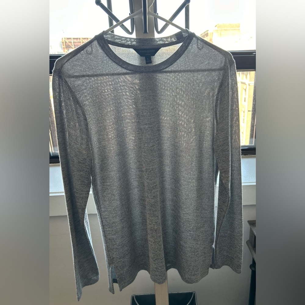 Women’s Banana Republic Factory marled gray dressy tee size large
